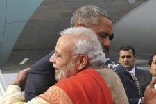 150125-world-obama-india-modi-hug-825a_d7dcbef43969ed2295da698d819f4fb8.nbcnews-fp-480-320.jpg