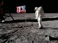 090716-01-moon-hoax-flag-waving_big.jpg