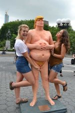 trumpstatue.jpg