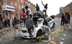 baltimore-riot-pol_3283102k.jpg