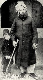 220px-Mirza_Ghulam_Ahmad_with_son.jpg