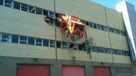 2011-260204-nyc-garbage-truck-accident-18-8-20111.jpg