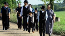 amish-family-678x381.jpg