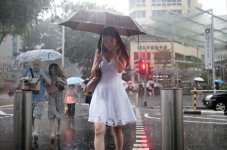 lady_in_white_in_rain_by_dannyst600_398.jpg