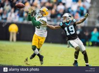 green-bay-packers-cornerback-damarious-randall-23-makes-an-interception-F5RCX4.jpg