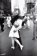 times square kiss.png