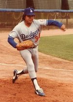 220px-Fernando_Valenzuela_in_bullpen.jpg