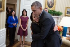 obama nina pham.jpg