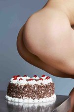 cake_holes_bompass_and_parr_its_nice_that_11-721x1080.jpg