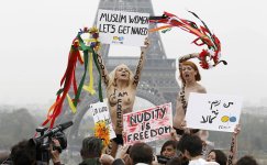 femen-guro-nude-protest-in-paris-and-istanbul-016.jpg