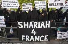 1379301323-sharia4franceburqas.jpg