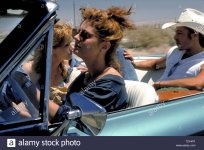 geena-davis-susan-sarandon-brad-pitt-thelma-and-louise-1991-T2Y4RT.jpg