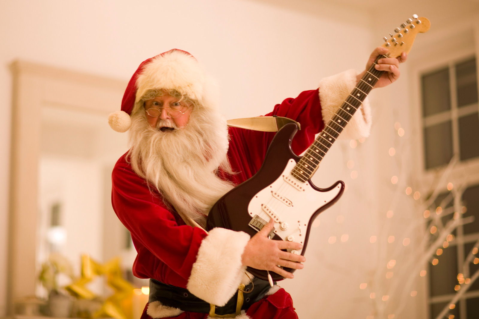 219692-1600x1066-Santa-singing-funny-christmas-song.jpg