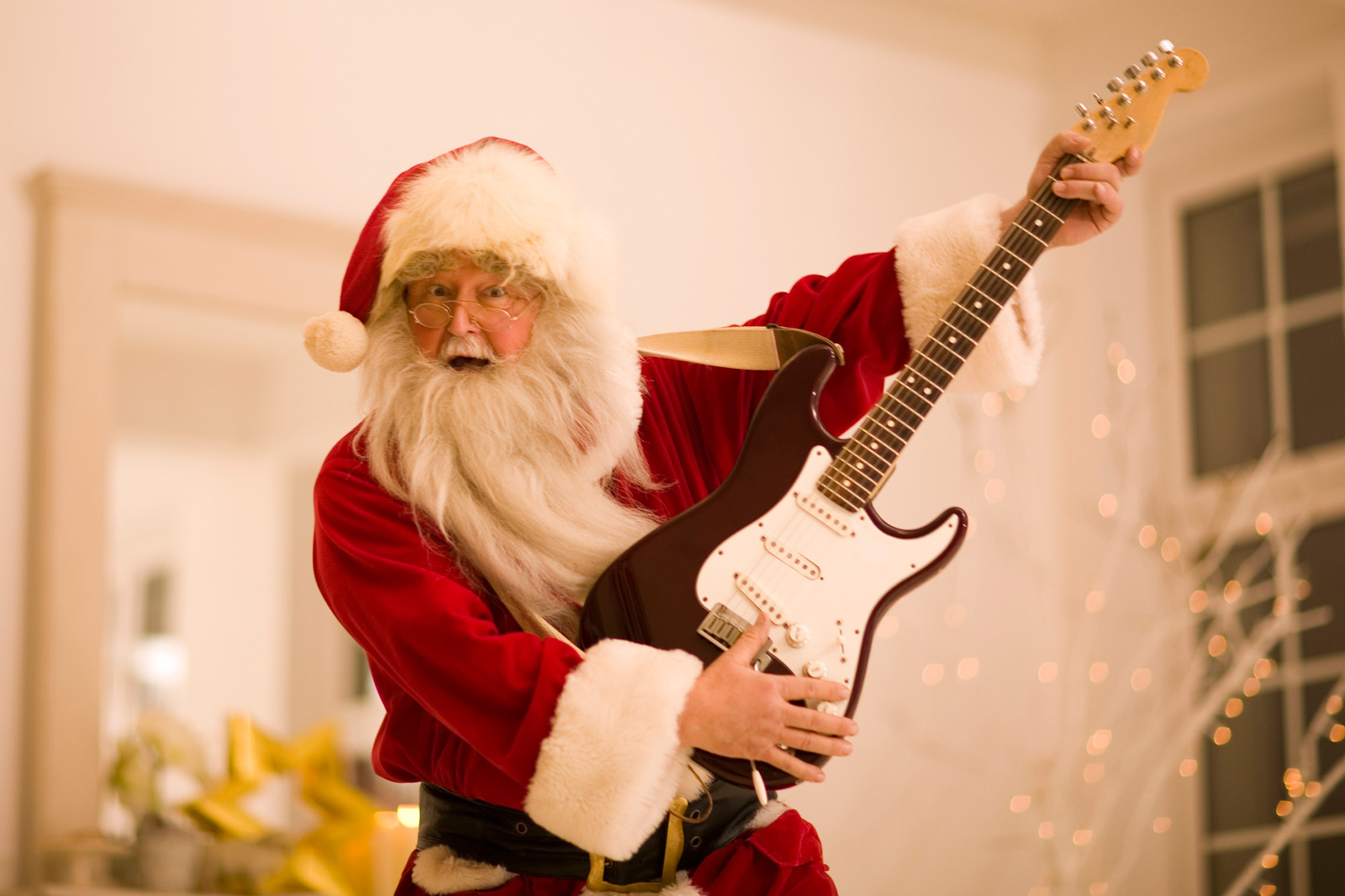 219692-1600x1066-Santa-singing-funny-christmas-song.jpg
