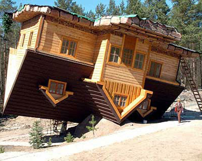 03upside-down-house.jpg