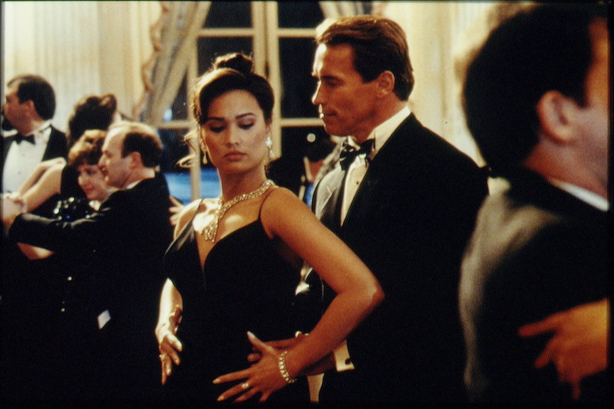 Arnold-Schwarzenegger-True-Lies-Tia-Carrere.jpg