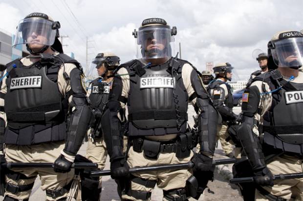 riot_police-620x4121.jpg