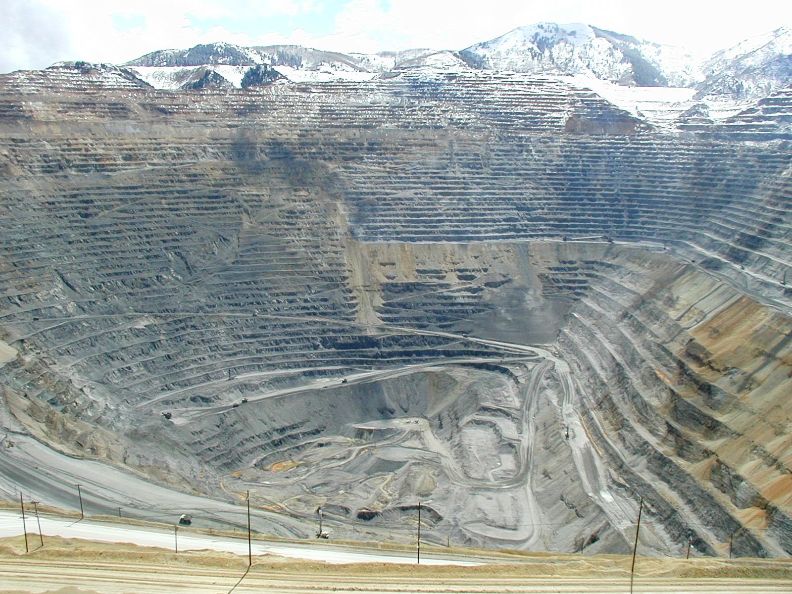 Bingham_mine_5-10-03.jpg