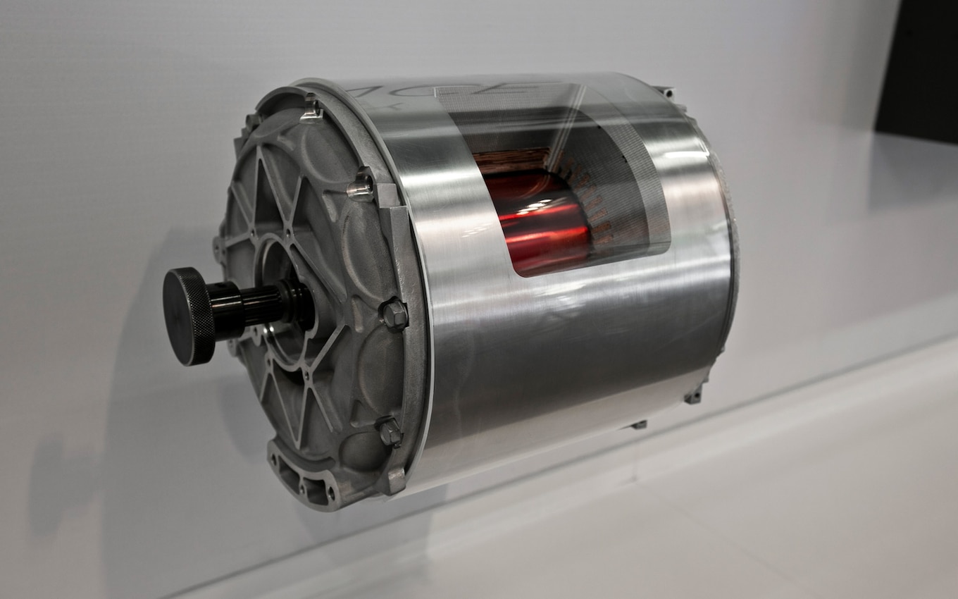 2013-Tesla-Model-S-motor.jpg