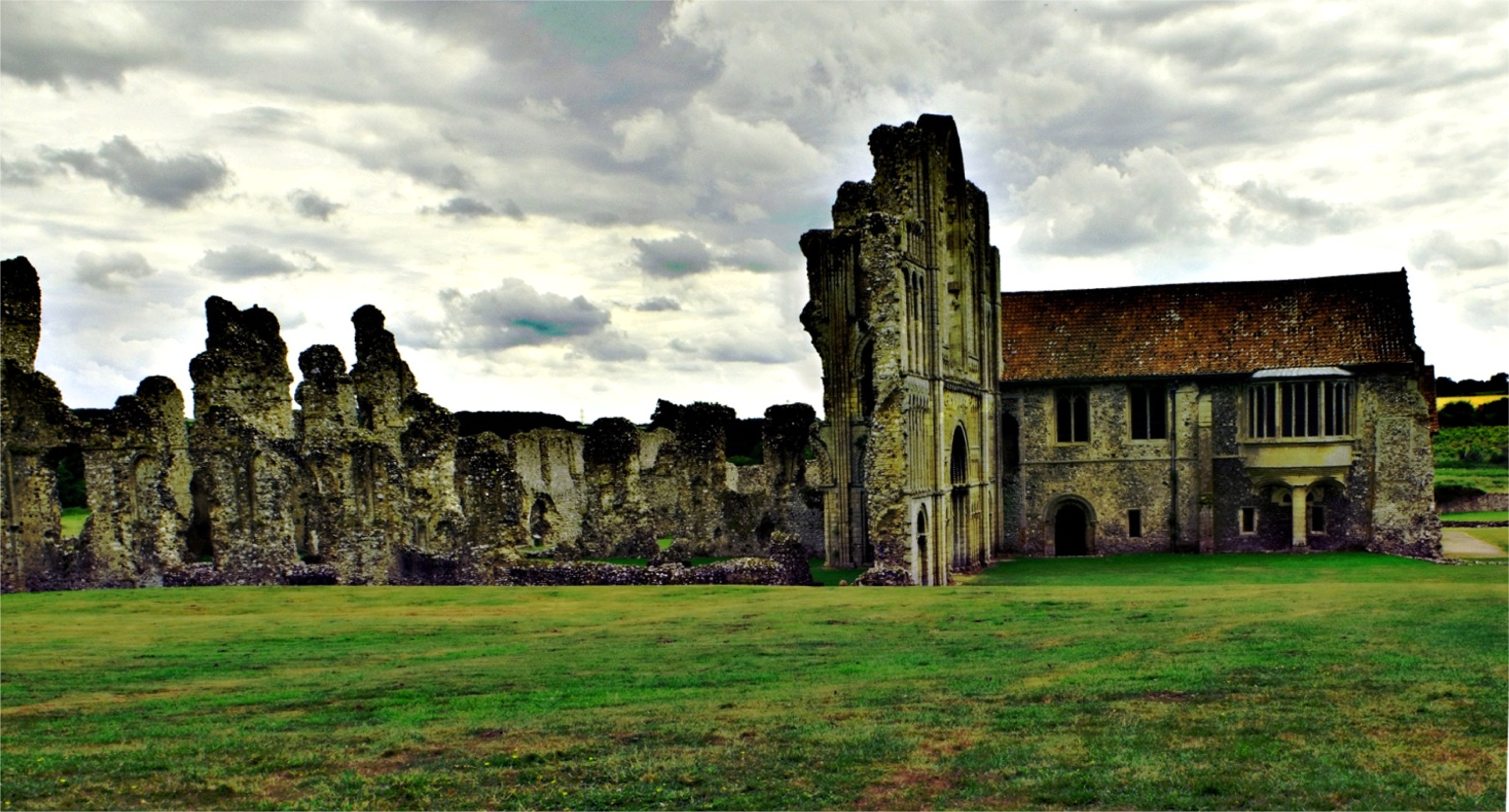 Castle_Acre_Priory_sits_ruined_on_a_cloudy_English_day.jpg