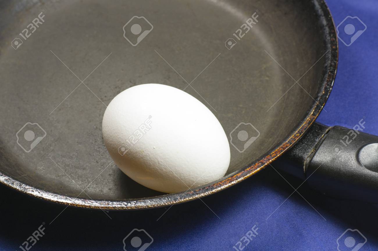 38629700-whole-egg-in-a-frying-pan.jpg