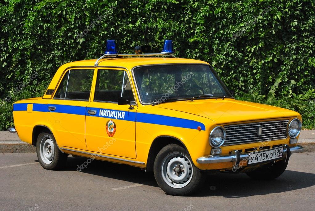 depositphotos_12342440-Soviet-police-car.jpg