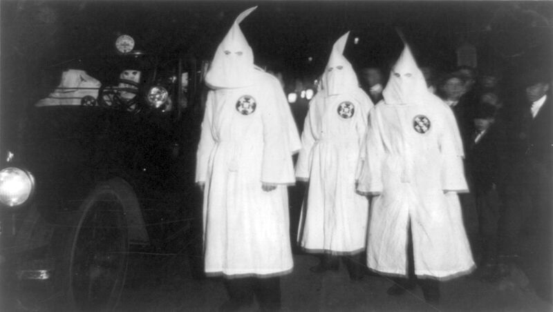800px-Ku_Klux_Klan_Virgina_1922_Parade.jpg
