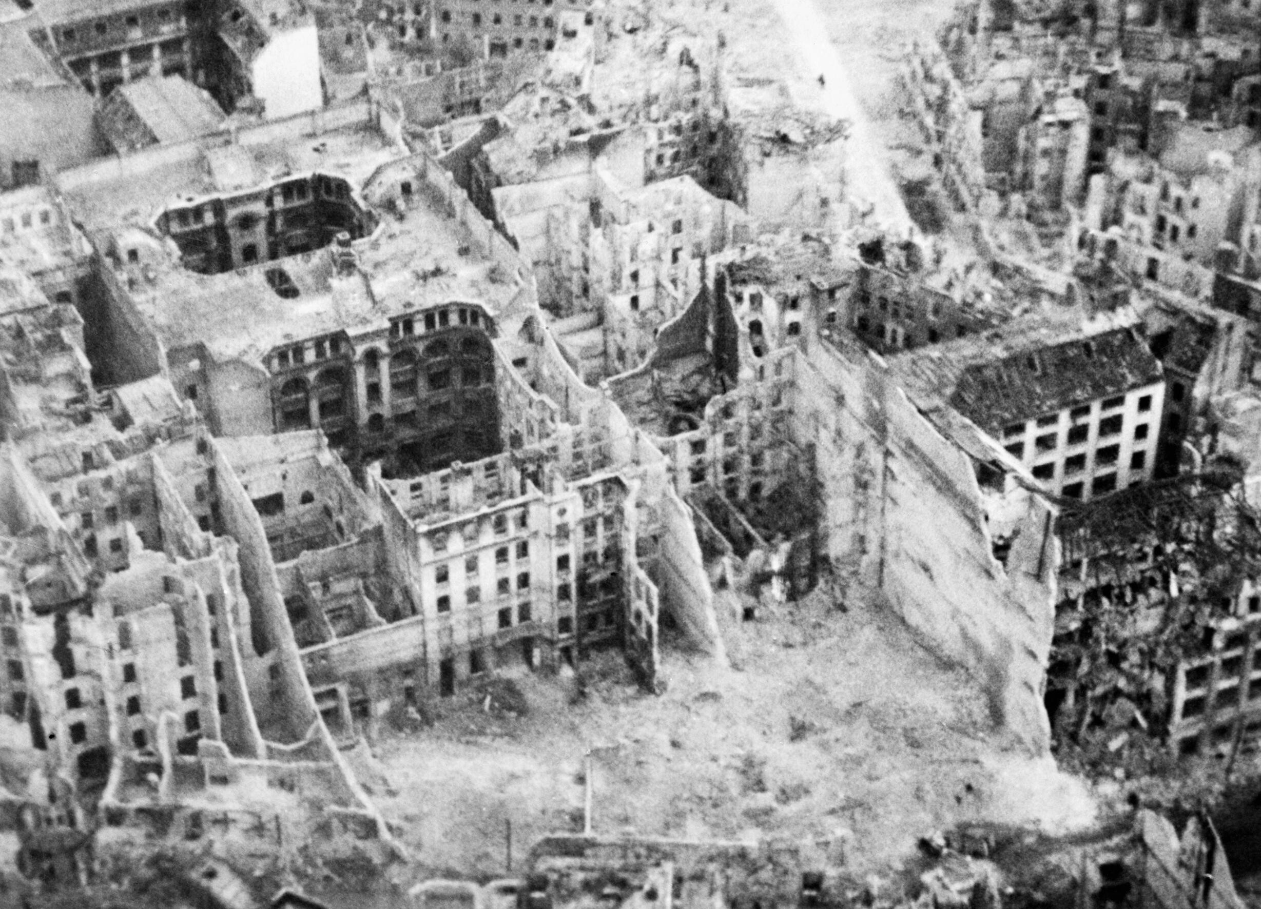 Berlin-_the_Capture_and_Aftermath_of_War_1945-1947_C5284.jpg