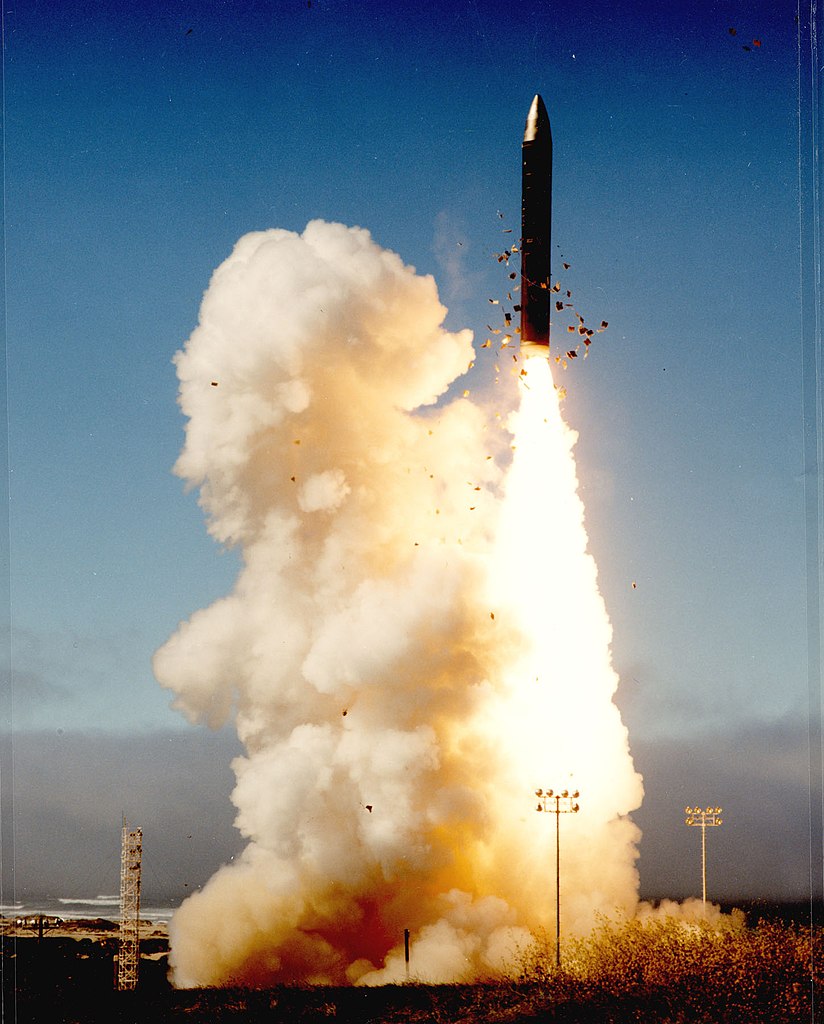 824px-Peacekeeper_missile_after_silo_launch.jpg