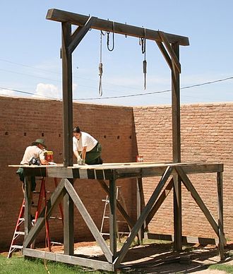 330px-Tombstone_courthouse_gallows.jpg